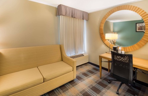 Jasper Hotel | SureStay Plus Hotel by Best Western Jasper