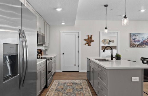 St. George Condo | Surf and Sand Castle: Desert Color Lagoon + Beaches