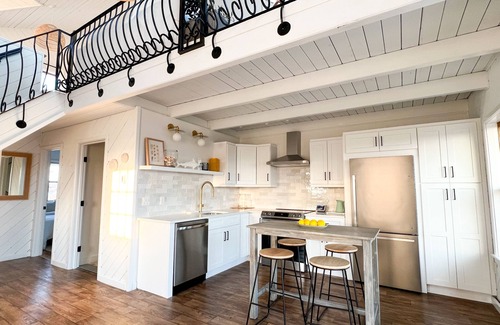 Charlestown House | Surf House - Charlestown Beach
