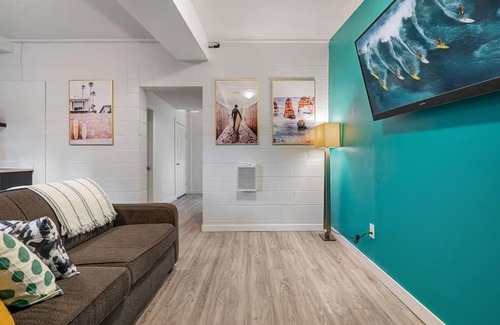 Sylvan Lake Apartment | Surf Shack l Sleeps 4 l Games l Kitchen I Roku