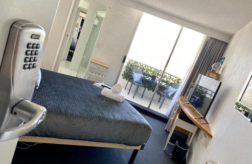 Marcoola Apartment | Surfair Resort Marcoola Beach Studio Split Queen Electric Adjustable Bed