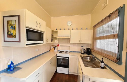 Arrawarra Headland House | Surfer's Beach House - 200m WALK TO THE BEACH