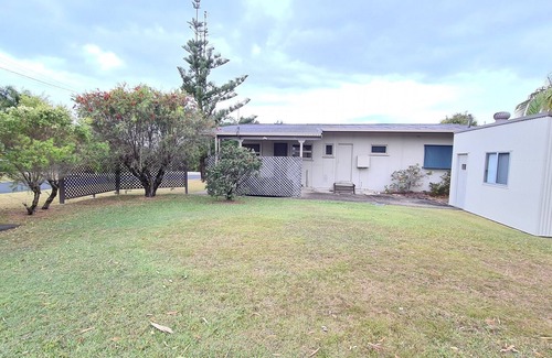 Arrawarra Headland House | Surfer's Beach House - 200m WALK TO THE BEACH