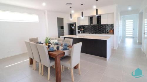 Catherine Hill Bay House | Surfers Paradise