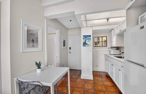 Palm Beach - West Palm Beach Condo | Surfs Up Palm Beach Steps To Beach Heated Pool