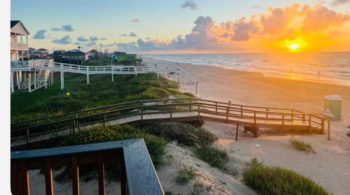 Surfside Beach House | Surfside Beachfront Luxe