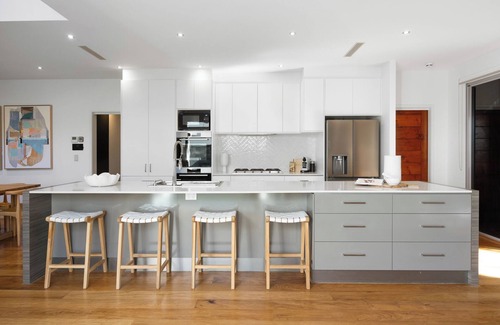 Mount Coolum House | Surfside Villa - walk to the beach