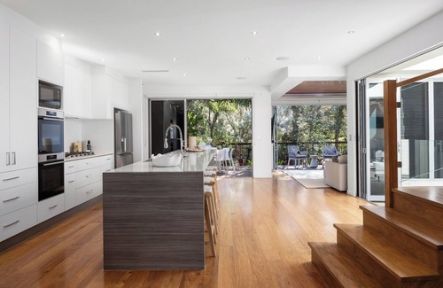 Mount Coolum House | Surfside Villa - walk to the beach