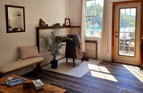Read Island House | Surge Sunsets - an ocean front off-the-grid getaway!