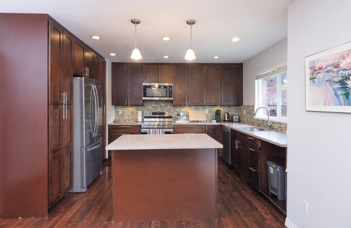 Fleetwood House | Surrey Family Home w/Patio & Garden – 3BR 2BA