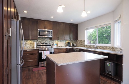 Fleetwood House | Surrey Family Home w/Patio & Garden – 3BR 2BA