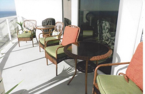 Galveston Condo | Surround view of Galveston seawall and ocean from every room with large balcony