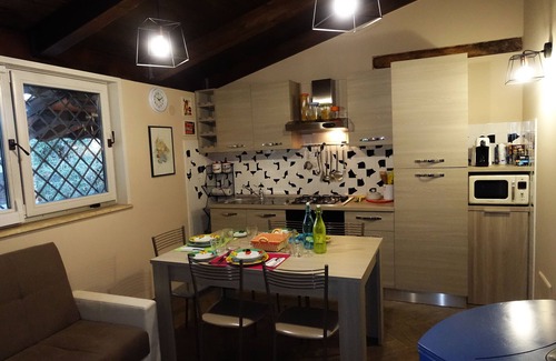 Spigno Saturnia House | Surrounded by greenery 10 minutes from the sea (Malva cottage)