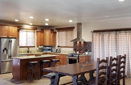Joshua Tree House | Surrounded by gorgeous natural desert landscape. Jacuzzi spa. Amazing views.