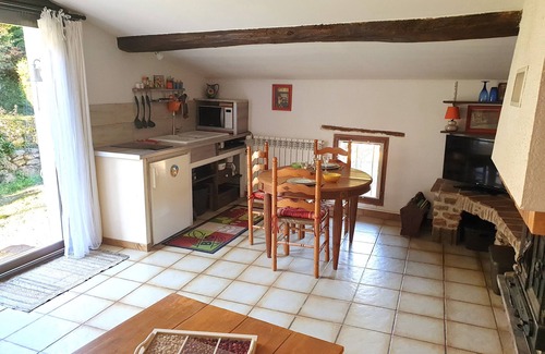 Reynes Cottage | Surrounded by nature but near touristic areas .