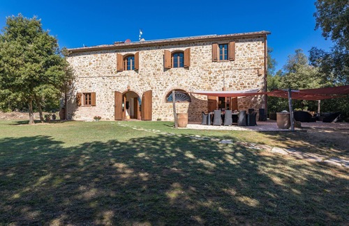 Murlo Villa | Surrounded by the verdant Tuscan countryside, a charming independent villa for 10 with a garden and