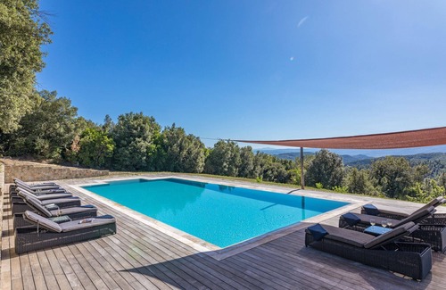 Murlo Villa | Surrounded by the verdant Tuscan countryside, a charming independent villa for 10 with a garden and