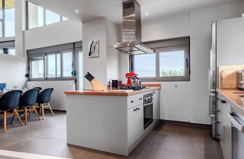 Agios Myronas Villa | Sustainable and self-sufficient eco-villa not far from Heraklion