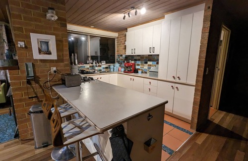 Bonnie Doon House | Sustainable retreat on 20 acres of lake hillside