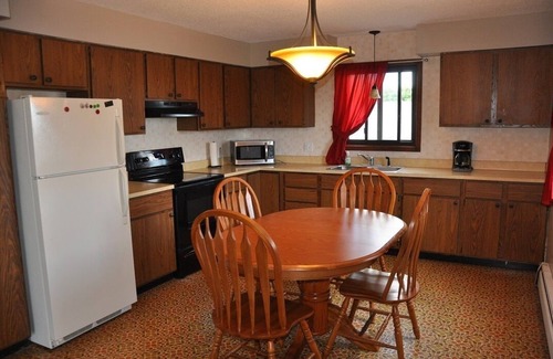 Suttons Bay Apartment | Suttons Bay-across from Marina Park/Beach/By wineries, Brewery/Beautiful Sunrise