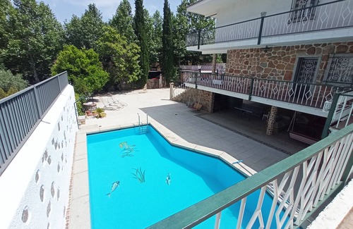 San Lorenzo de El Escorial Ski Chalet | Suyoluce, Chalet con Piscina Privada El Escorial