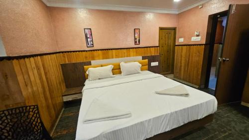 Kathadimattam Hotel | SW Lake Residency
