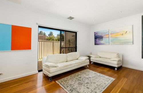 Henley Beach South House | Swainson on Lexington - 200m to Beach!