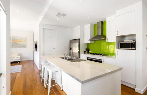 Henley Beach South House | Swainson on Lexington - 200m to Beach!