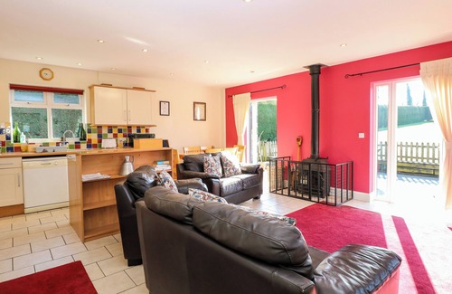 Halesworth Cottage | SWALLOW BARN, family friendly, country holiday cottage in Halesworth