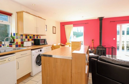 Halesworth Cottage | SWALLOW BARN, family friendly, country holiday cottage in Halesworth