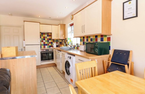 Halesworth Cottage | SWALLOW BARN, family friendly, country holiday cottage in Halesworth