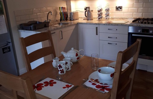 Kinross Apartment | Swallows NestnCosy and immaculate 2 bedroom flat in serene location, sleeps 4.