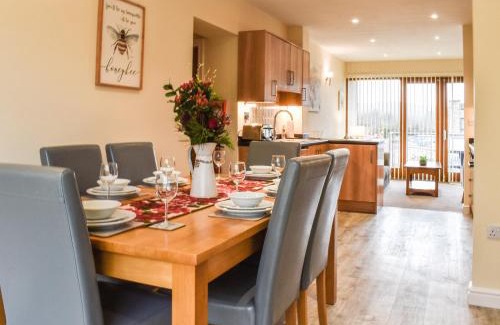 Tewitfield House | Swan House