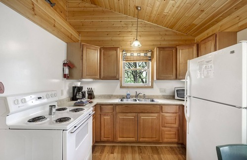 Fergus Falls Cabin | Swan Lake Resort & Campground - Lakeside Cabin #2