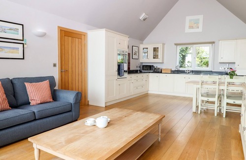 Eleighwater Cottage | SWANDOWN, 12 KITTWHISTLE, family friendly in Cricket St. Thomas