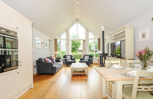 Eleighwater Cottage | SWANDOWN, 3 BLACKDOWN, pet friendly, with pool in Cricket St. Thomas