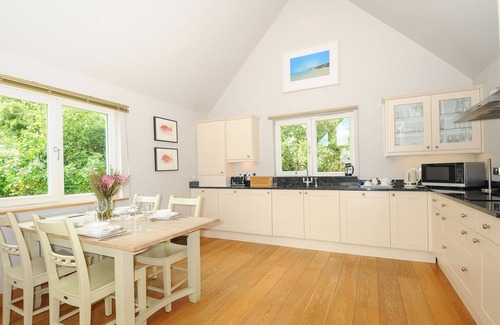 Eleighwater Cottage | SWANDOWN, 3 BLACKDOWN, pet friendly, with pool in Cricket St. Thomas