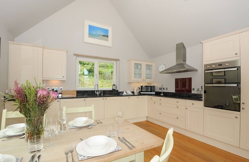 Eleighwater Cottage | SWANDOWN, 3 BLACKDOWN, pet friendly, with pool in Cricket St. Thomas