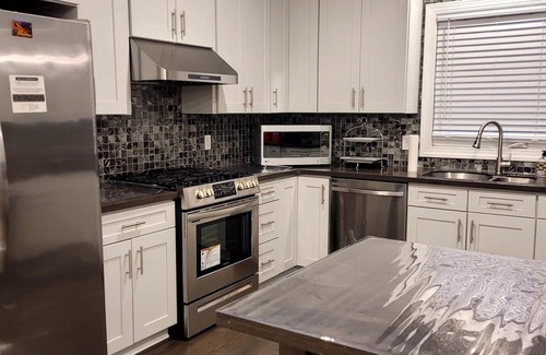Ridgefield House | Swanky duplex, 4 bedrooms with parking