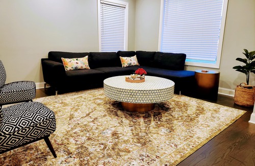 Ridgefield House | Swanky duplex, 4 bedrooms with parking