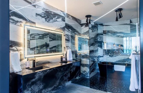 Puerta de Tierra Apartment | Swanky Oceanside Condado Penthouse