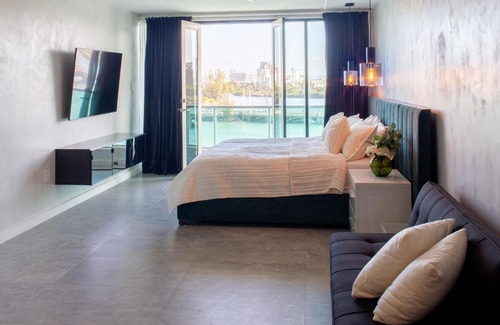 Puerta de Tierra Apartment | Swanky Oceanside Condado Penthouse