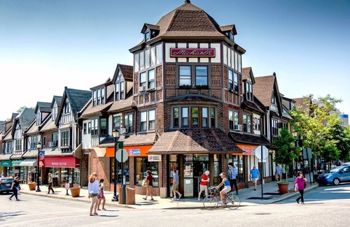 Swarthmore Apartment | Swarthmore's Iconic 5BR Gem on Park Ave in the Heart of Town Center!