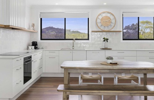 Sandy Beach House | Sway at Sandy, Stylish Beach House with Pool, BBQ, Walk to Beach, Sleeps 8
