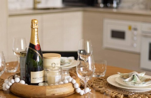 Southport Apartment | Sweeping Ocean view! Apt w/Capark & rooftop pool