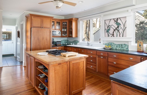 Jamestown House | Sweeping waterviews; tranquil, wrap-around porch; walk to beach & shops