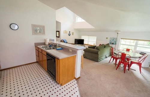 Home Apartment | Sweet apartment with private beach access!