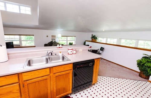 Home Apartment | Sweet apartment with private beach access!