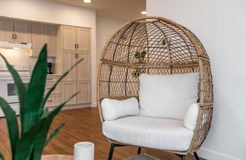 North Central Edmonton Condo | Sweet Bali Sanctuary-2bdrm-UG Parking-5 min to DTN