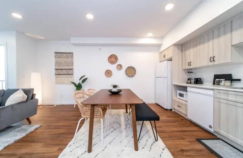 North Central Edmonton Condo | Sweet Bali Sanctuary-2bdrm-UG Parking-5 min to DTN